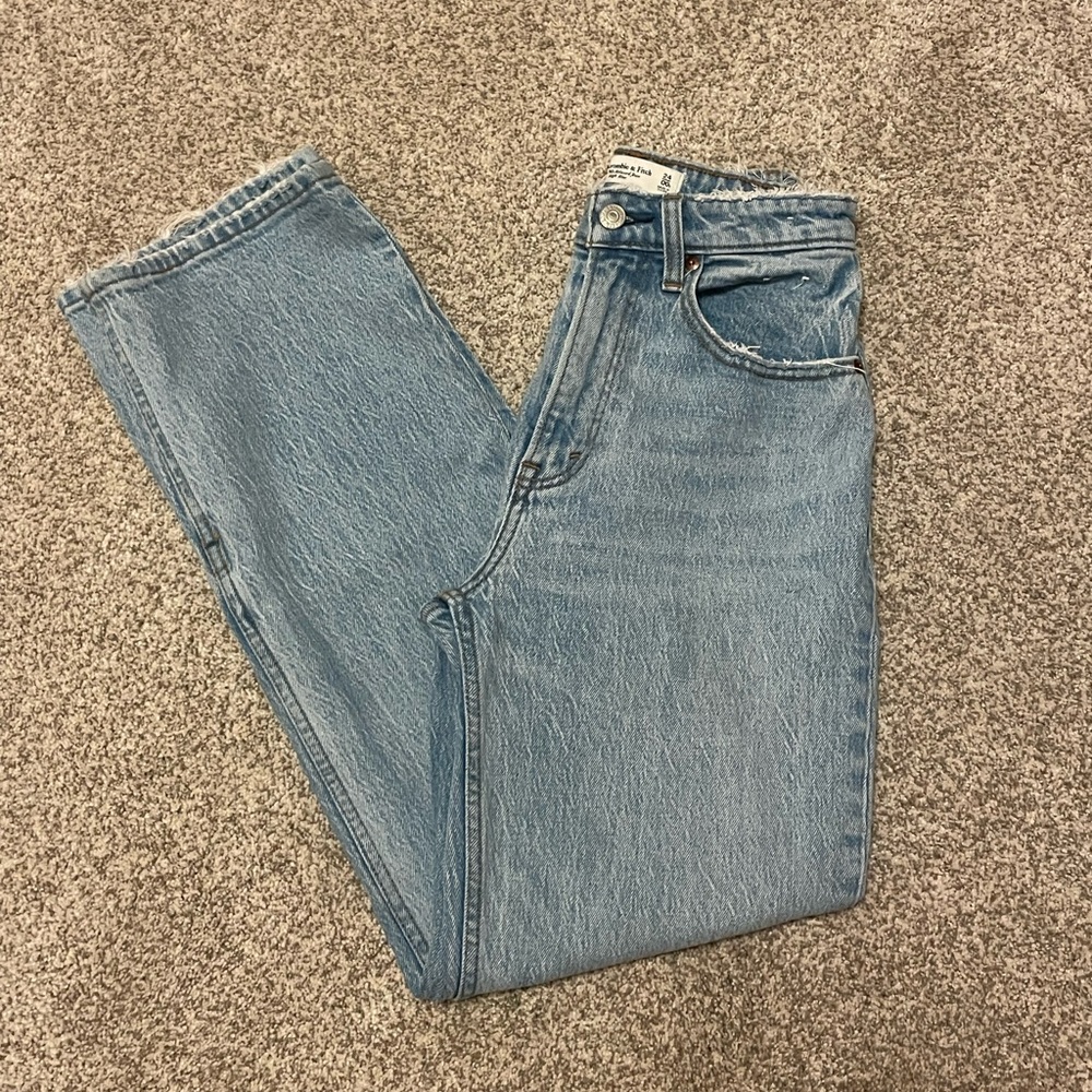 Abercrombie & Fitch Curve Love The 90s Relaxed Jean High Rise
